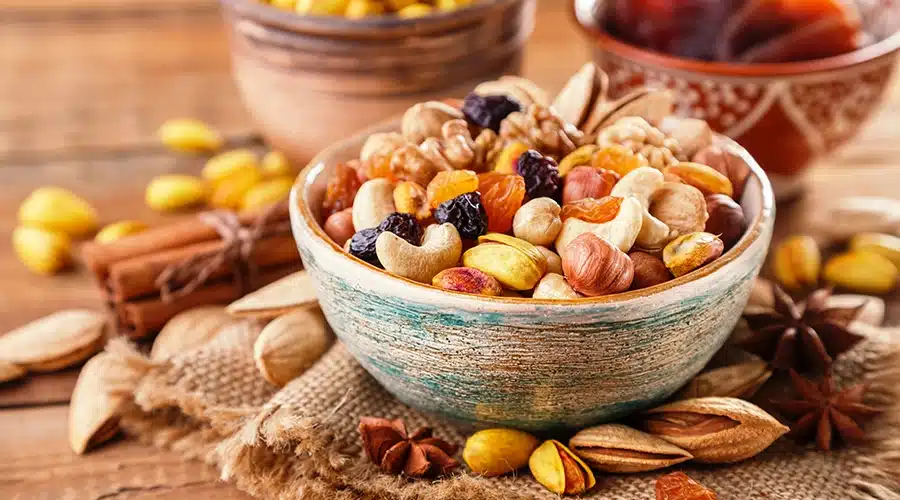 Read more about the article वजन और मोटापा बढ़ाने के लिए 10 ड्राई फ्रूट | Best Dry Fruits for Weight Gain in Hindi