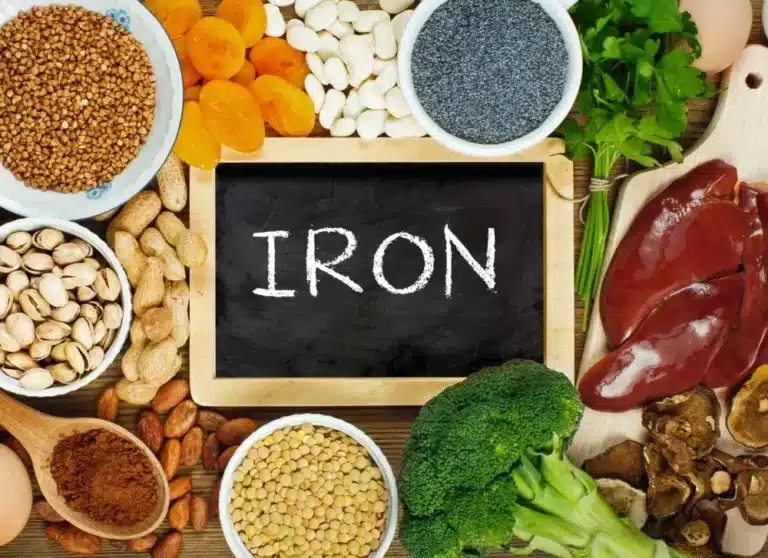 सबसे ज्यादा आयरन किसमें होता है? | High Iron Rich Foods List in Hindi