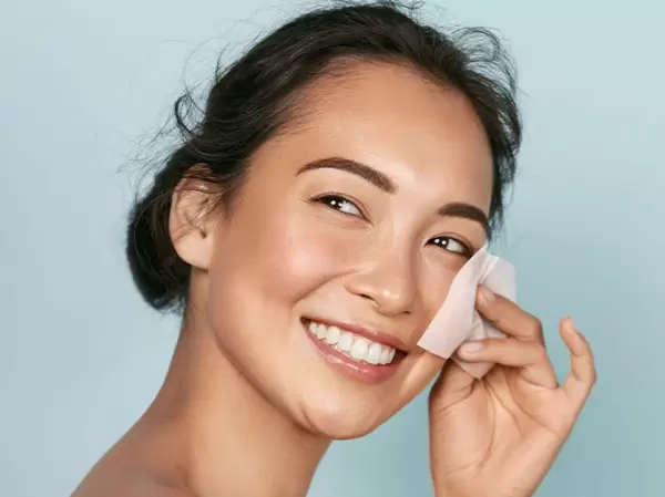 Read more about the article चेहरे की चिपचिपाहट रोकने के 8 घरेलू उपाय | चेहरे की चिपचिपाहट कैसे दूर करें