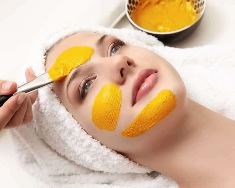 Read more about the article चेहरे पर हल्दी लगाने के फायदे व नुकसान | Turmeric Benefits for Skin Hindi