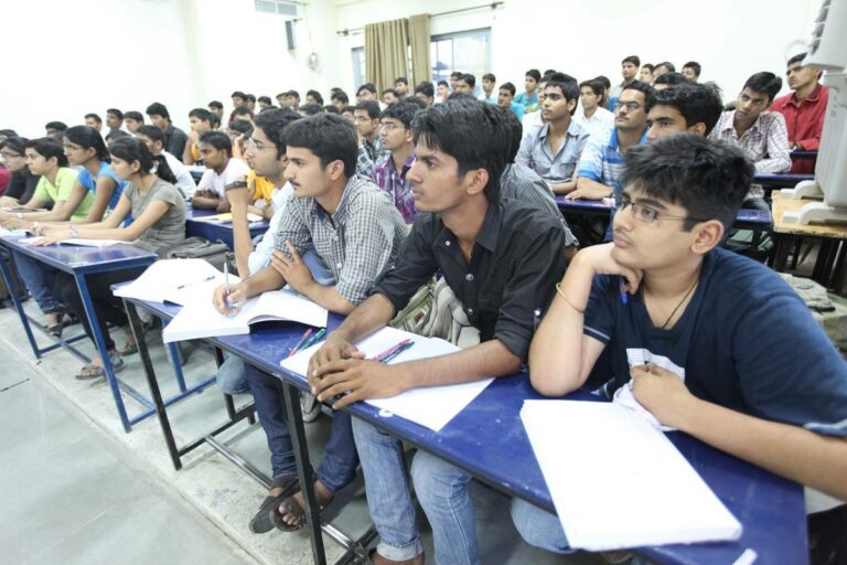 कोचिंग क्लास सेंटर कैसे खोलें | Coaching Centre Business Plan Hindi