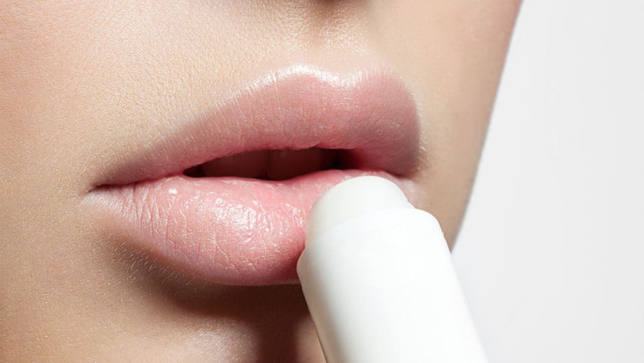 Read more about the article फटे होंठों के लिए 12 घरेलू उपाय | फटे होंठों को ठीक कैसे करें