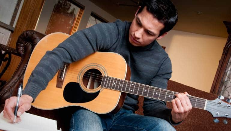 Read more about the article गाना लिख कर पैसे कैसे कमाए 4 आसान तरीका | Songs राइटिंग से पैसे कैसे कमाए