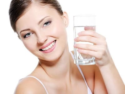 सुबह खाली पेट गर्म पानी पीने के 12 फायदे | Warm Water Benefits in Morning Hindi
